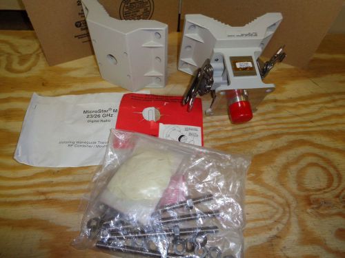 Harris microstar digital radio antenna mount 024-902072-072 split support 23/26