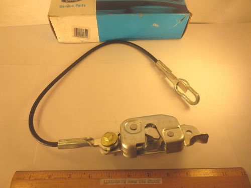 Ford 1988/up f150/350 &#034;bracket&#034; (tailgate latch) r. h. w/cable nos free shipping