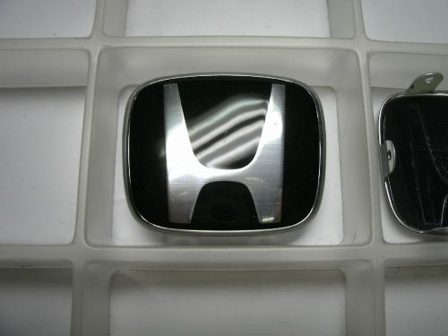 2004-2005 original s2000 factory driver/steering airbag honda emblem/badge 04-05