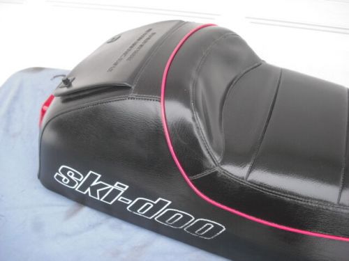 1990s skidoo mach z/mach1/summit/formula z/mxz/etc oem seat assembly loook!