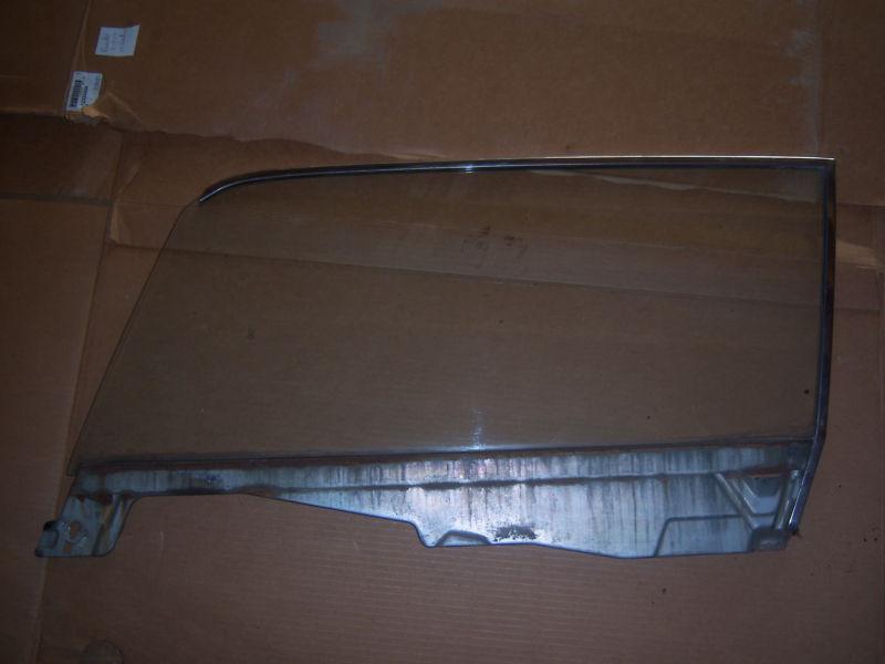 1965 1966 ford mustang convertible  right  front door glass
