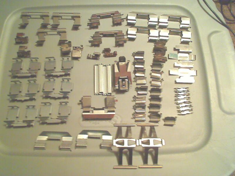New 70 pc huge lot of disc brake anti-rattle caliper pad clips import domestic