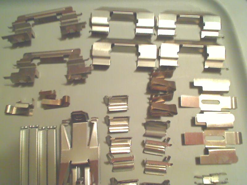 NEW 70 Pc Huge Lot of Disc Brake Anti-Rattle Caliper Pad Clips Import Domestic, US $7.99, image 3