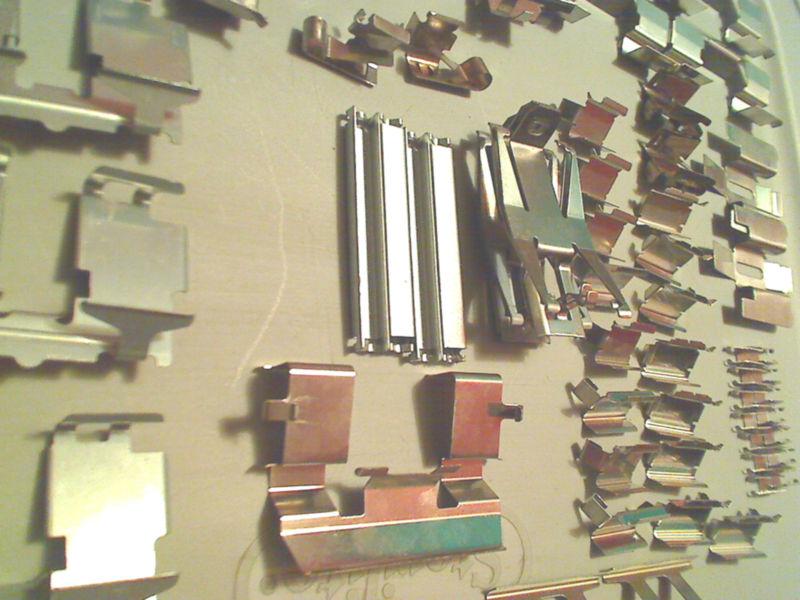 NEW 70 Pc Huge Lot of Disc Brake Anti-Rattle Caliper Pad Clips Import Domestic, US $7.99, image 6