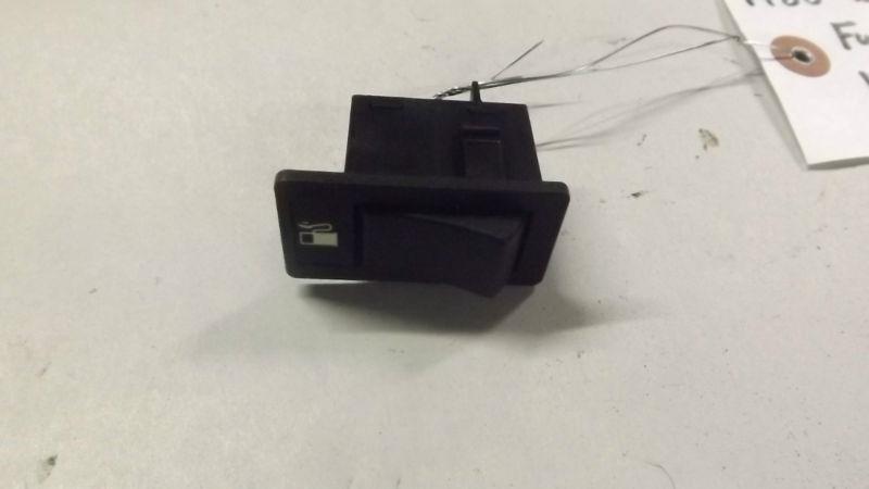 1987 1988 1989 1990 volvo 780 bertone fuel filler door switch 1384026 oem
