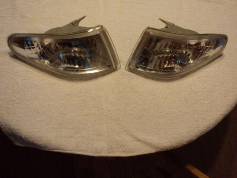 94-98 mustang corner/side markers        left & right