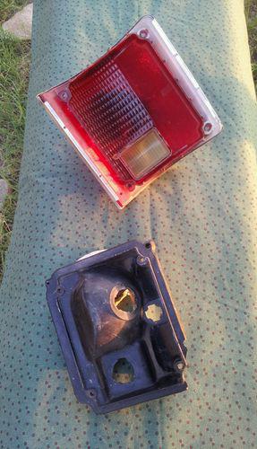 1973-1987 CHEVROLET PICKUP (LH) DRIVERS SIDE TAIL LIGHT LENSE AND BASE, US $19.99, image 2