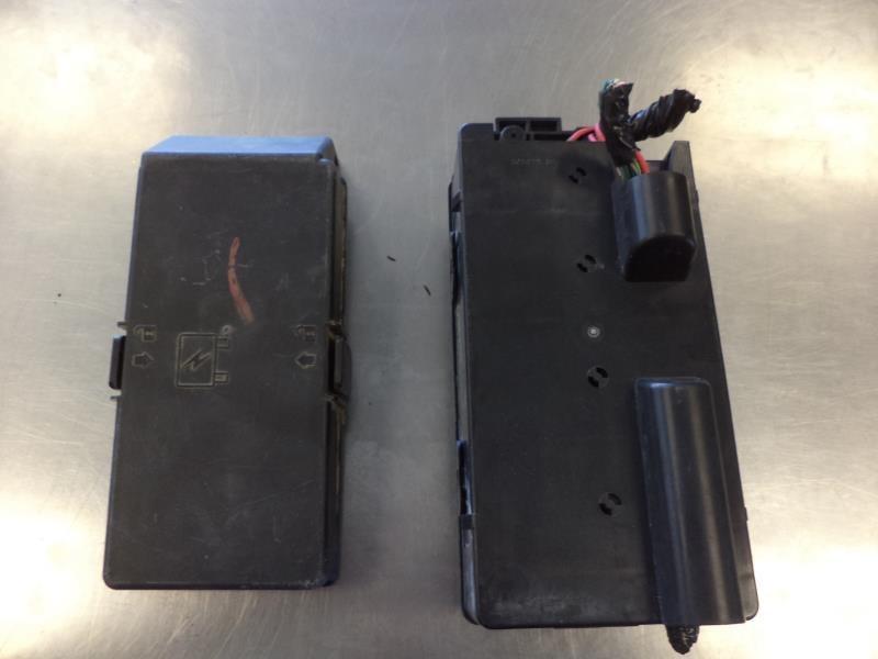 08 AURA FUSE BOX 788926, US $102.00, image 3