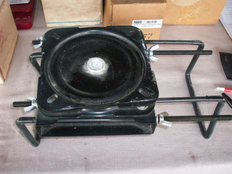 Boat seat bracket adjustable