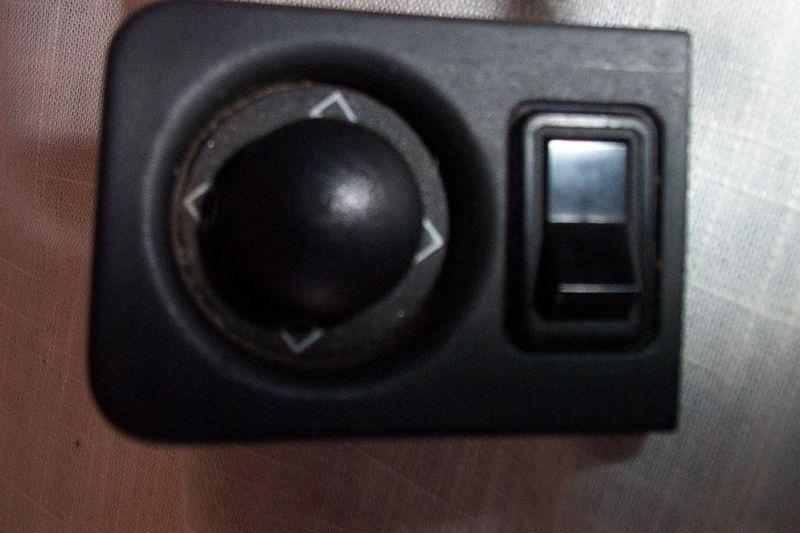 928 porsche 4-way mirror switch with cross over switch fits to 1986 good cond.!!