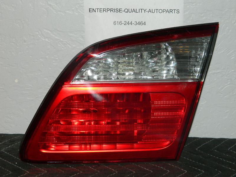 Oem 2000-2001 infinity i30 right / passenger side tail light assembly