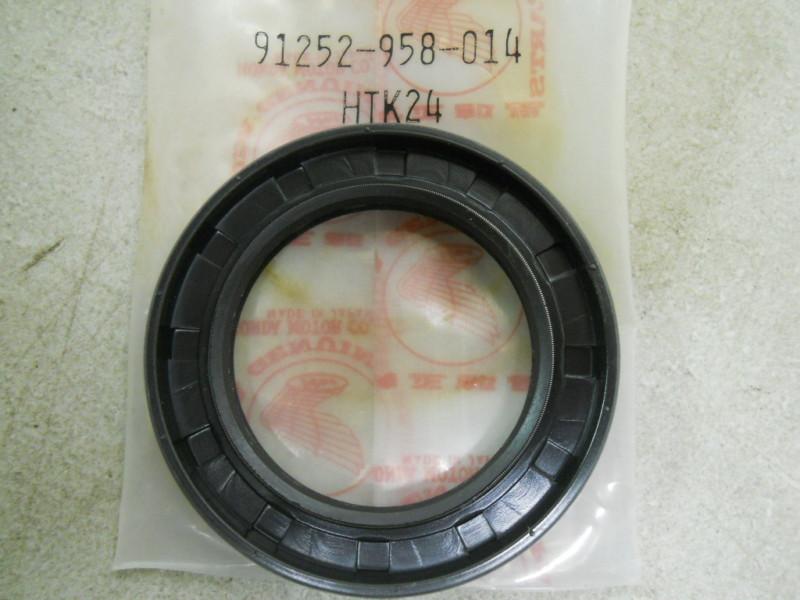 Honda nos atc185, atc200, atc250, dust seal 42x62x7, # 91252-958-014   d1