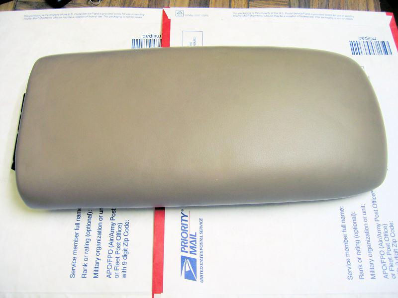  95 02   prairie tan  explorer console  armrest arm rest lid