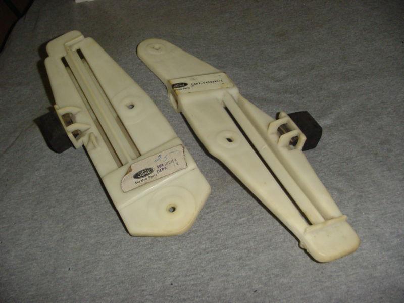 Nos ford door window channel bracket 1978 1979 fairmont 78 79 