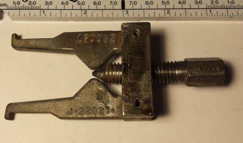 Omc 0380657  380657  remover, puller jaws, wide with 0311884 bolt nla vintage