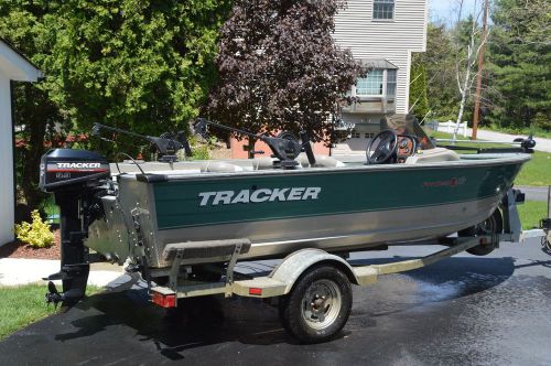 2000 tracker 16 1/2' deep-v fishing boat