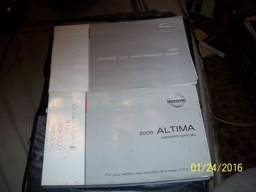 A  owners manual&amp;other manuals for a 2005 nissan altima with case