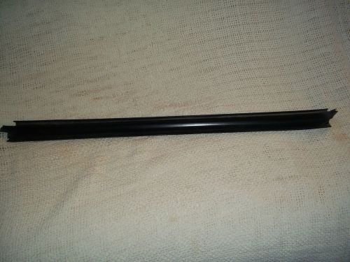 1999 mercury mountainer ford explorer door/window beltline passenge weather seal