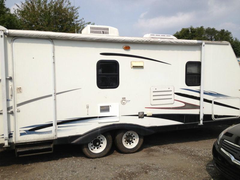 2004 keystone zepelin tow behind camper 25 ft with slide out 