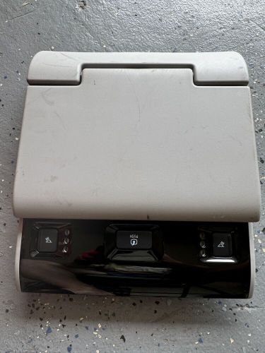 17-20 cadillac escalade esv overhead 3rd row media display screen 84348908 (p4)