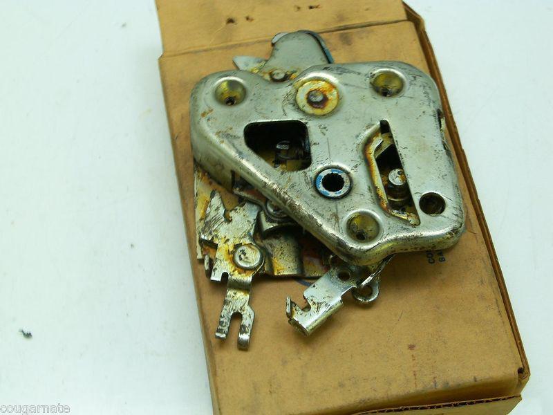Nos 1975-79 e100-350 sliding door upper latch assembly new in the box