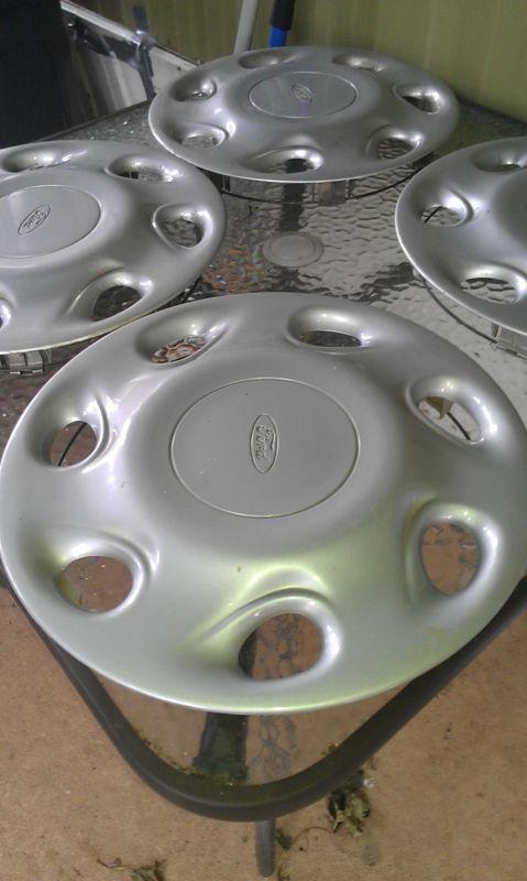 Ford hubcaps 14"