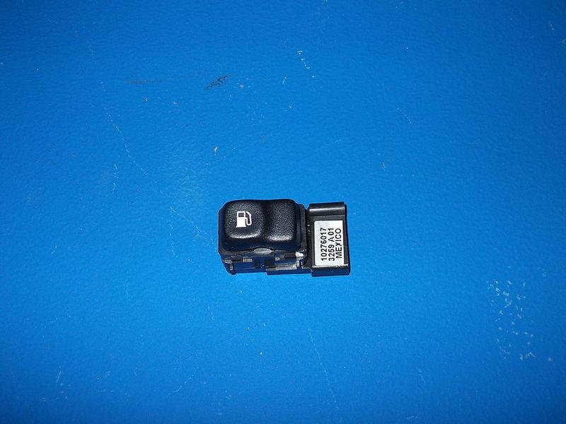 Find 9704 CORVETTE C5 FUEL DOOR RELEASE BUTTON SWITCH 10276017 in