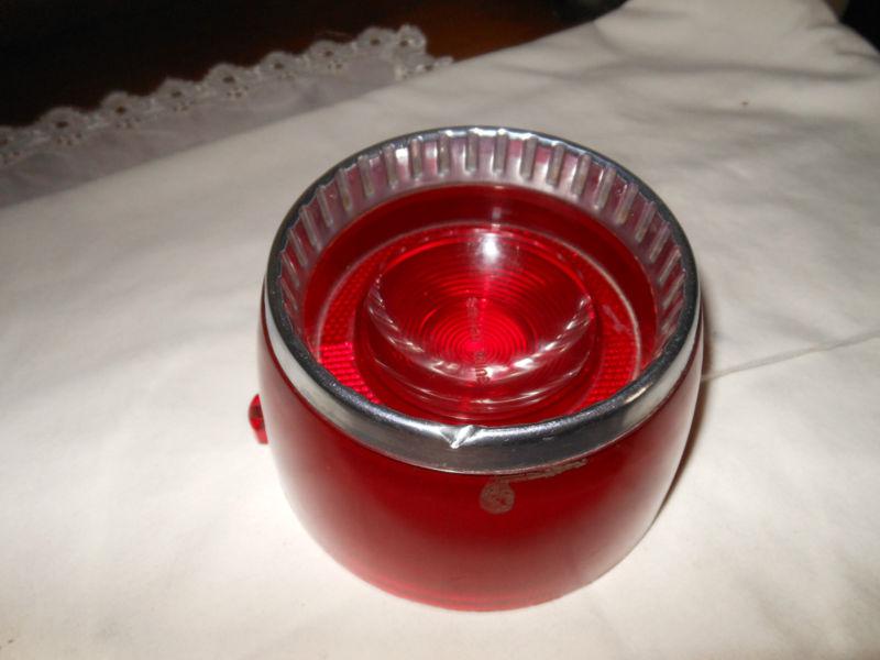 Vintage automobile car guide r2 - 58 round red tail light