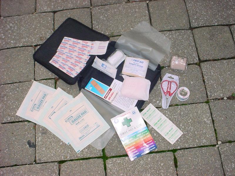 Kia sedona ex first aid kit oem 02 03 04 05 06 07 08 09