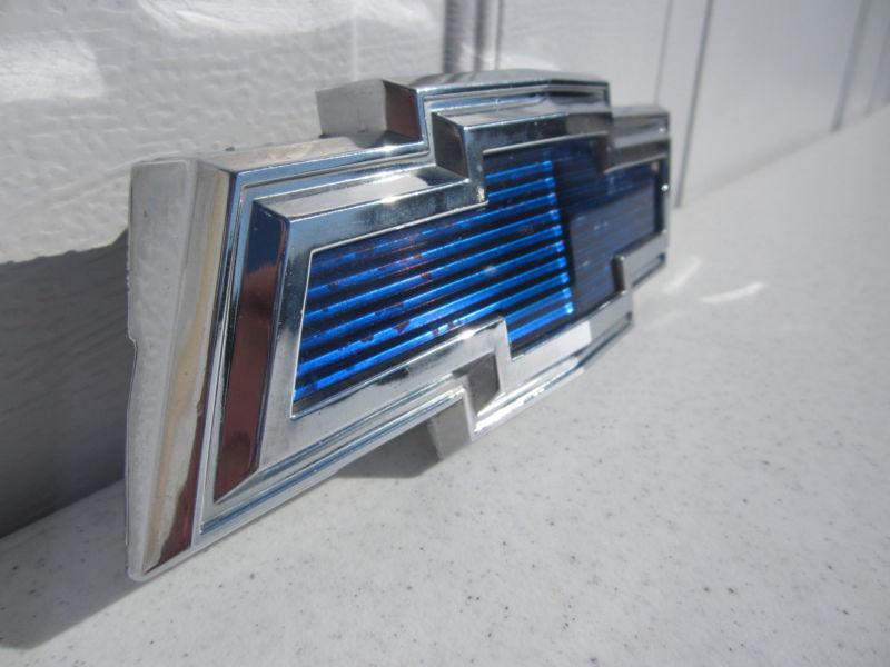 1971 - 1972 Chevy Pickup Truck Grille Emblem Cheyenne Blazer Suburban Original , US $0.99, image 2
