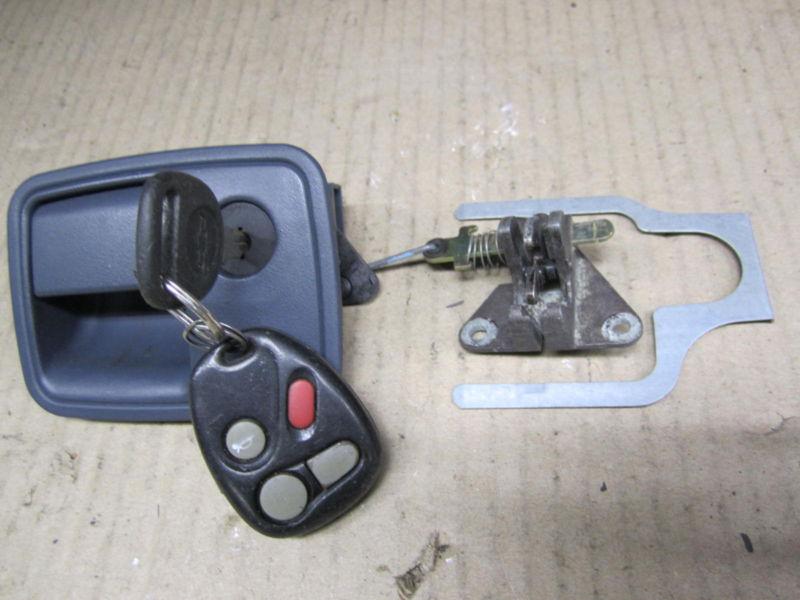 Sell CHEVROLET IMPALA 00 2000 GLOVEBOX LATCH & LOCK w/ KEY, BLUE in