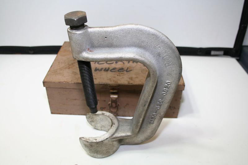 ROCO Steering wheel puller Used showing little or no use NSN 5120-00-620-0020, US $49.99, image 3