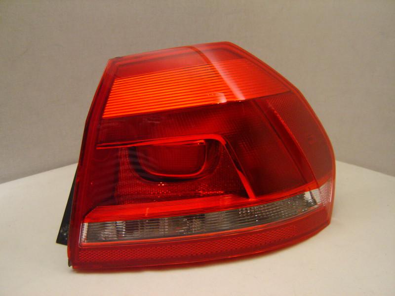 Sell VOLKSWAGEN PASSAT Right Tail Light 12 13 OEM in Laval, Quebec, CA