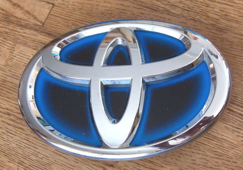 Toyota prius c grille emblem oem chrome/blue front badge 12-13-14 75310-52010