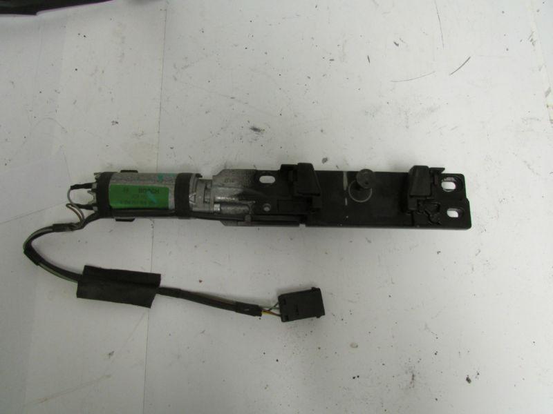 E38 740i trunk lid power lock drive.  67338352202