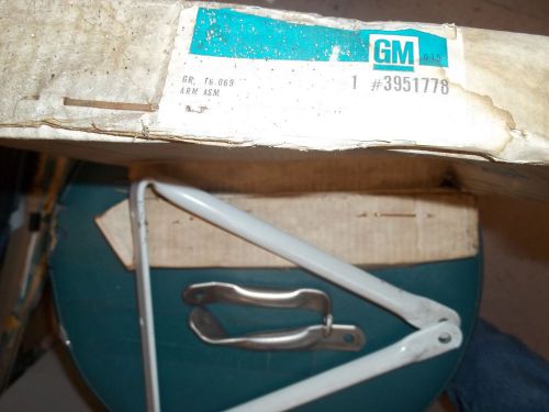 3951778 nos gm 1968-1969 chevrolet truck right left painted mirror bracket