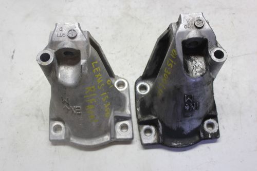 01-05 lexus is300 98-05 lexus gs300 left and right engine mount bracket (m27)