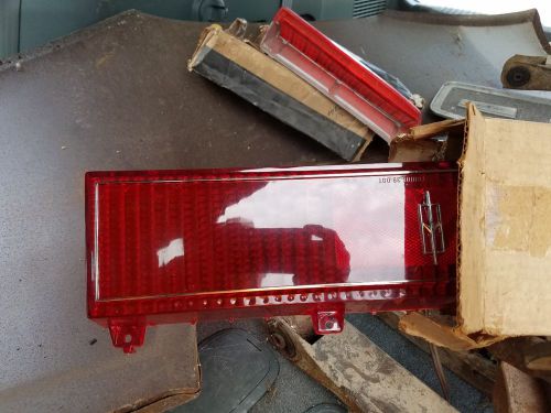 Oldsmobile gm n.o.s. rear taillight lens delta 88