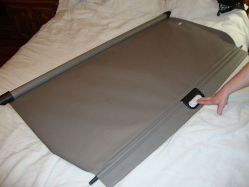 Gmc 2008  envoy cargo  cover / divider with net.