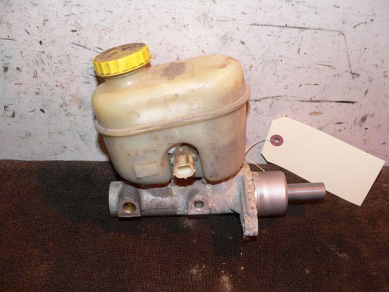 Sell 1999 JEEP GRAND CHEROKEE BRAKE MASTER CYLINDER in Manchester, New