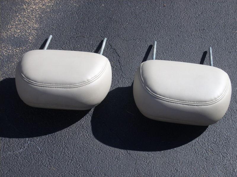 Sell 2 CADILLAC ESCALADE FRONT HEADREST LEATHER 02 TAHOE SUBURBAN CHEVY