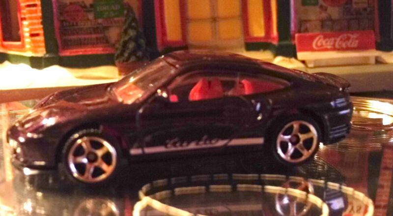 Porsche 911 turbo key chain - pearl aqua