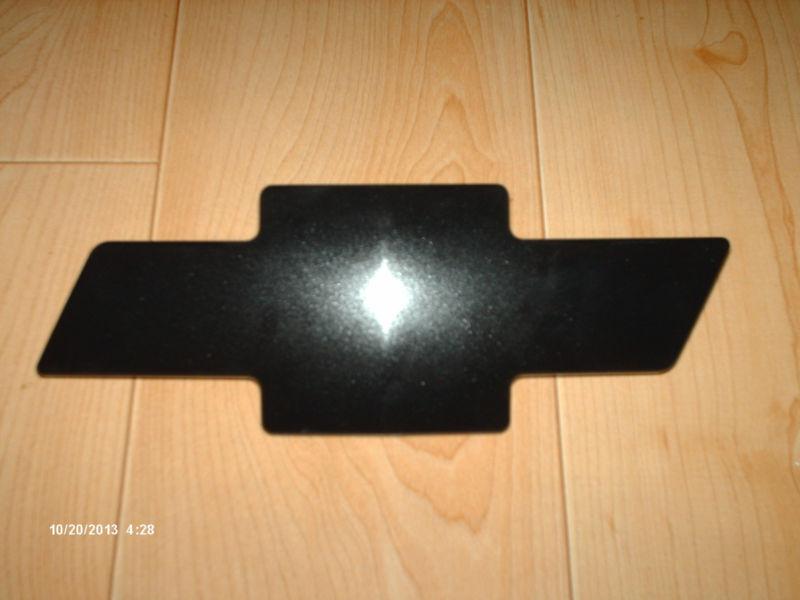 Chevrolet silverado front emblem black fits yrs 03-06