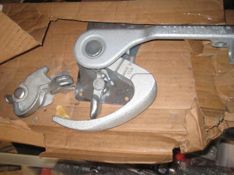Semi truck roll up door latch 