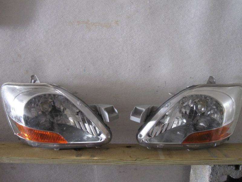 Toyota yaris headlights right and left