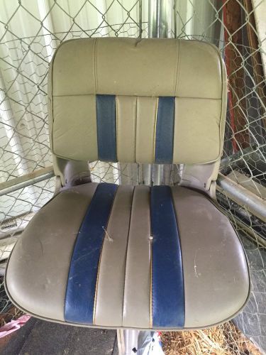 Ranger bass boat seat and rod pedestal