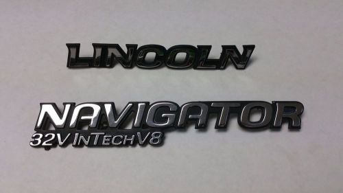1998 99 01 2002 lincoln navigator rear  nameplate script emblem l74-7843156-aa
