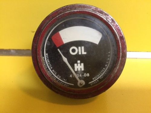 Vintage 2.25&#034;  gauge engine oil pressure 41934-db  rochester manufacturing