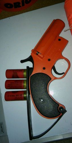 Orion 12 guage flare gun with flares, &amp; entire marine signal kit