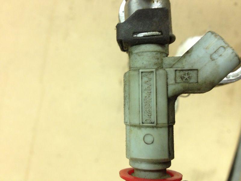 2002 Chrysler PT Cruiser Fuel Rail With Injectors 2.4, US $40.00, image 2